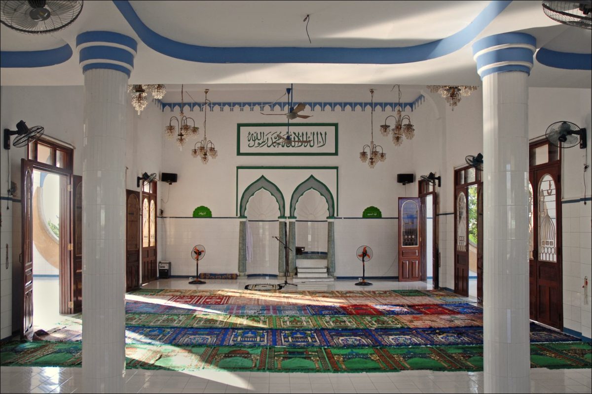 Muslim People in Vietnam 2026: Who Are Vietnamese Muslims? Cham Islam, Bani & Communities Prayer hall of a Cham mosque near Chau Doc, An Giang