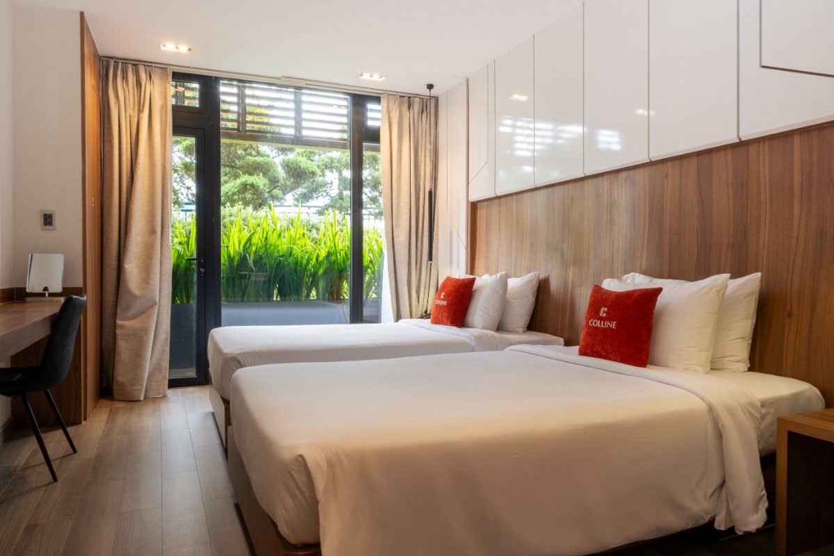 Two single beds in the Deluxe Twin room at Colline Dalat