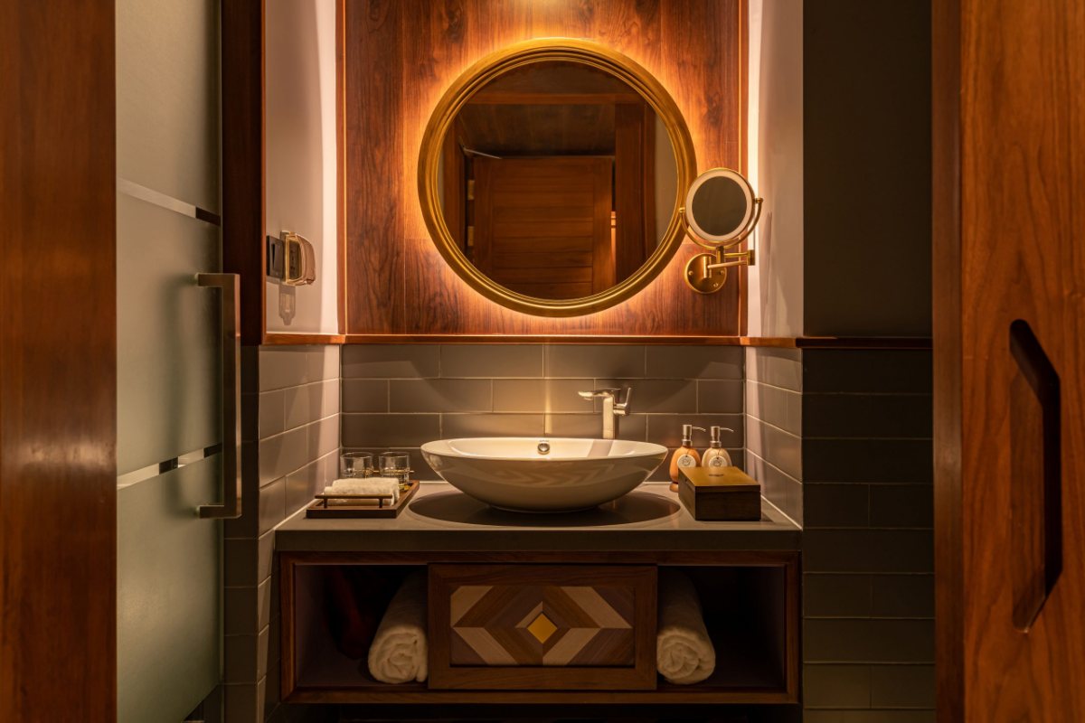 Bathroom with round mirror at Fusion Original Saigon Centre