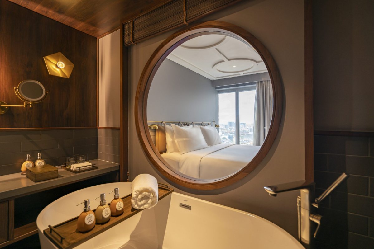 Bathtub in the Premium Deluxe room at Fusion Original Saigon Centre