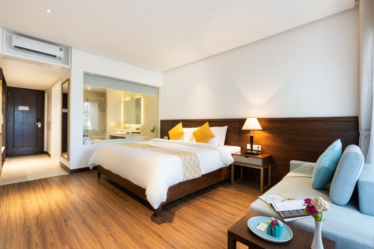 Bed in the Deluxe Garden View room at Hoang Ngoc Beach Resort