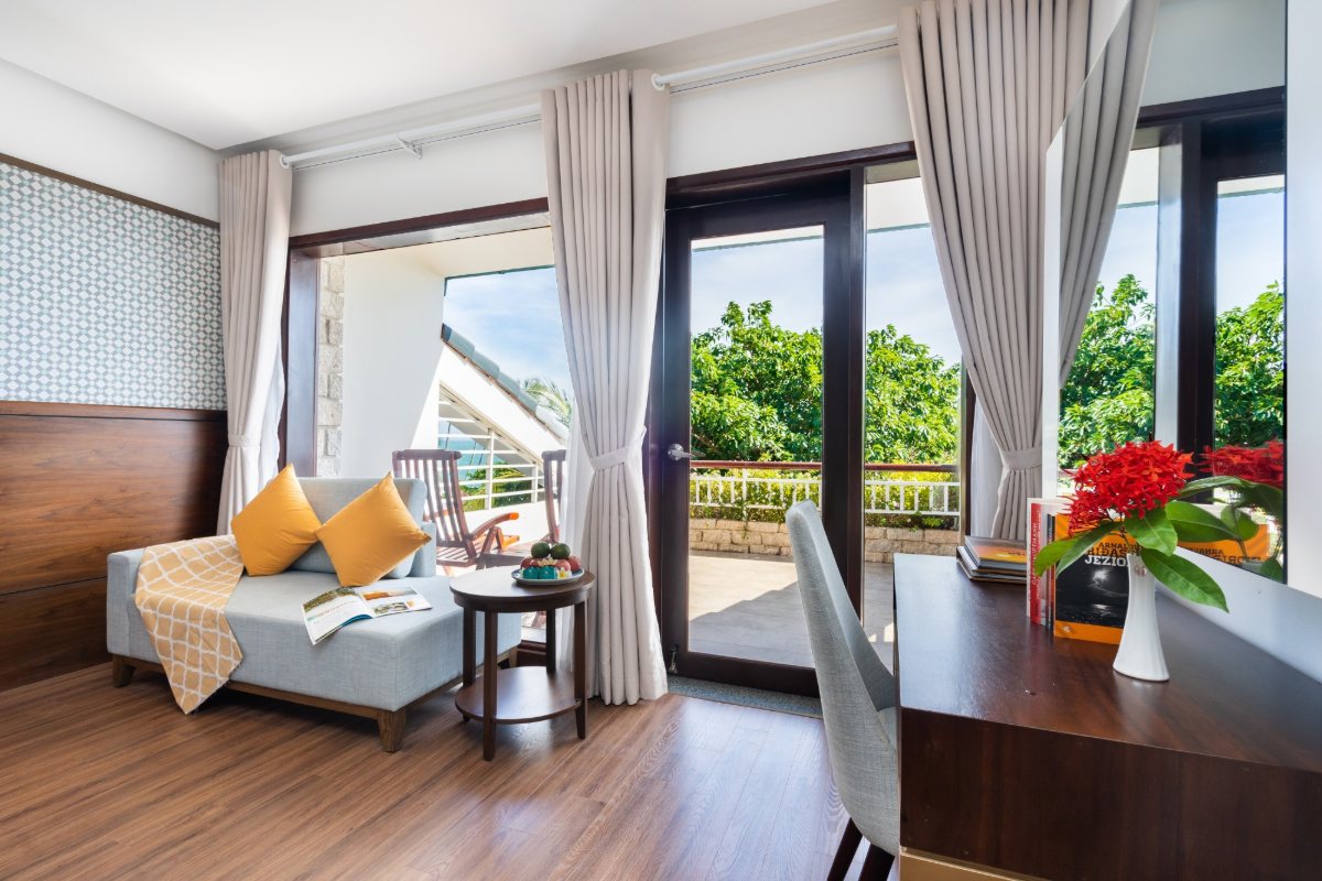 Deluxe Ocean View room at Hoang Ngoc Beach Resort