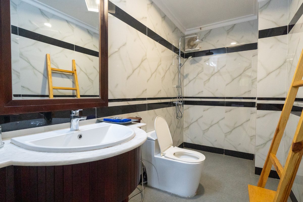 Bathroom with bathtub in the family room at Le Viva Resort Mui Ne