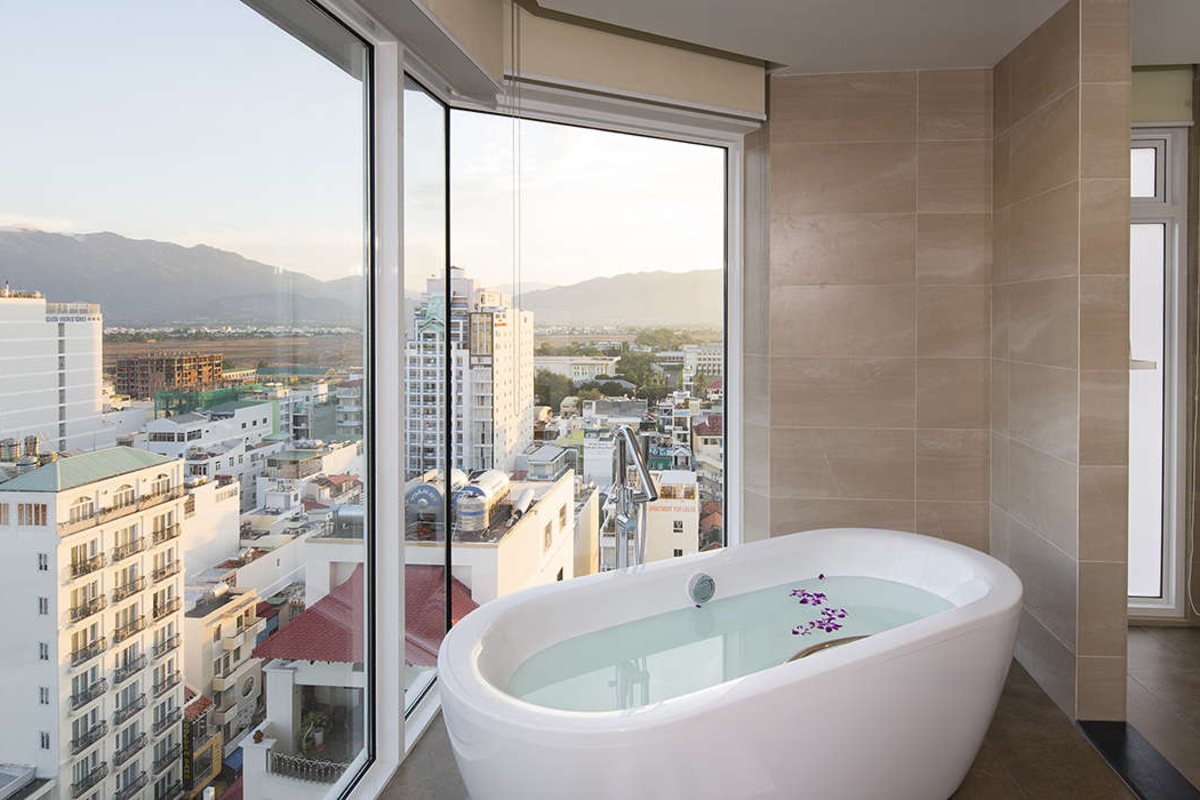 Bathtub with a city view in the Signature Ocean View room at Liberty Central Nha Trang