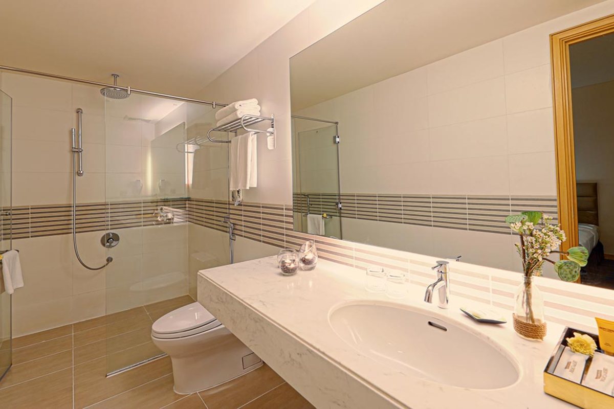 Bathroom with bathtub at Liberty Central Saigon Centre