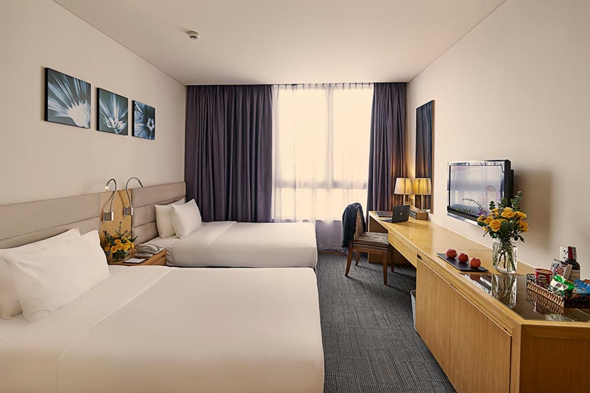 Deluxe twin room at Liberty Central Saigon Centre