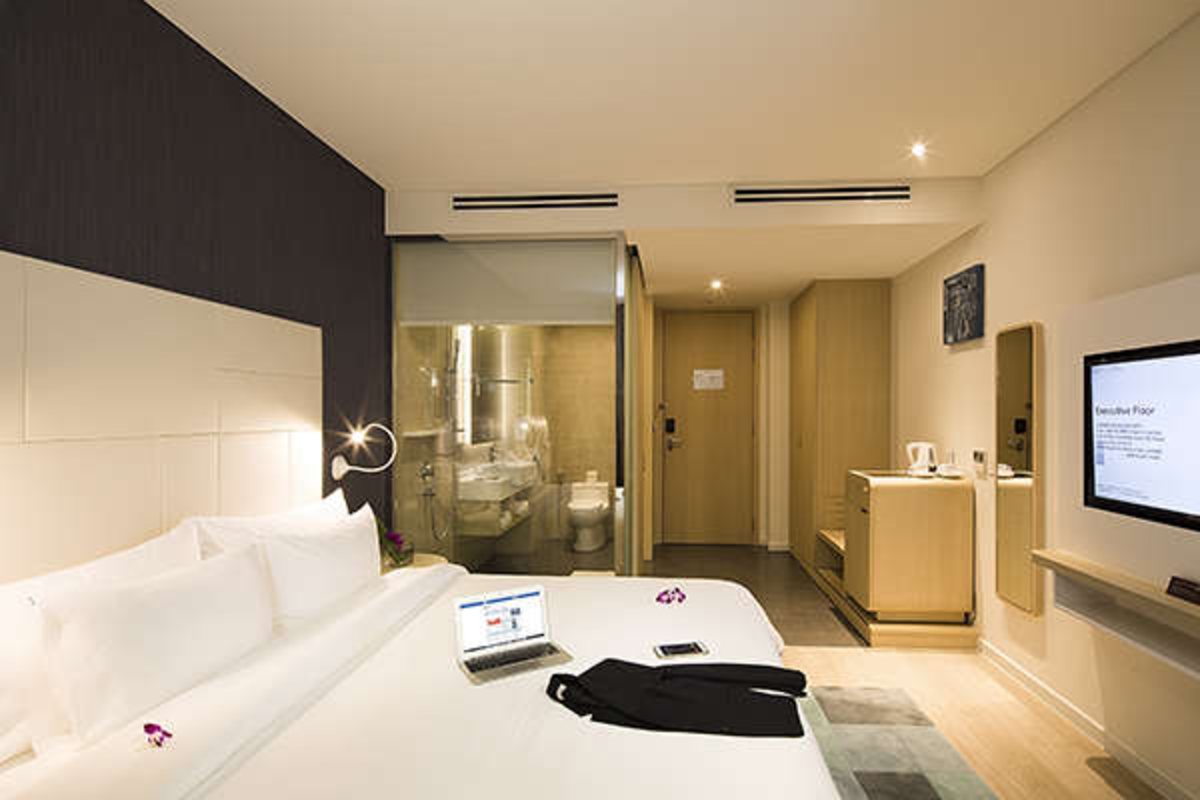 Premier River View twin room at Liberty Central Saigon Riverside