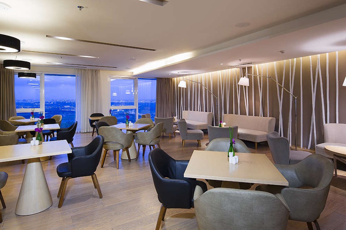 Liberty Central Saigon Riverside Hotel Restaurant with river view at Liberty Central Saigon Riverside