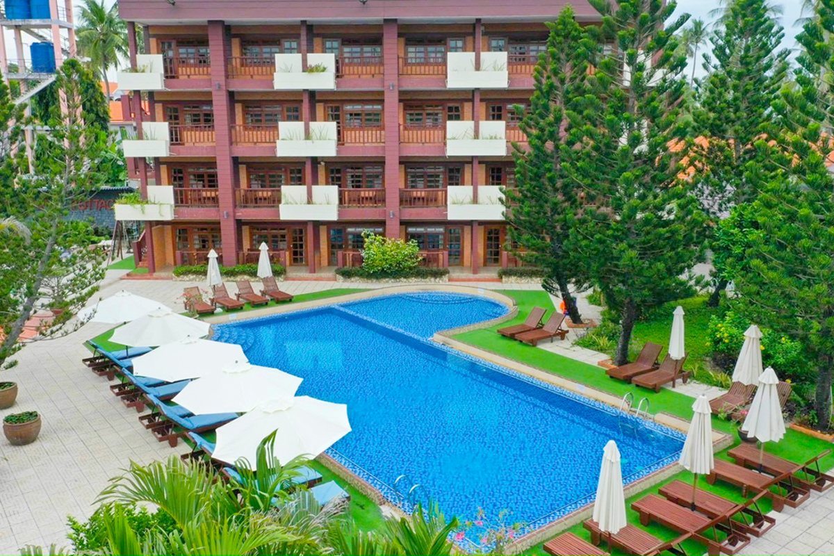 Pool next to the Pool View building at Little Mui Ne Cottages