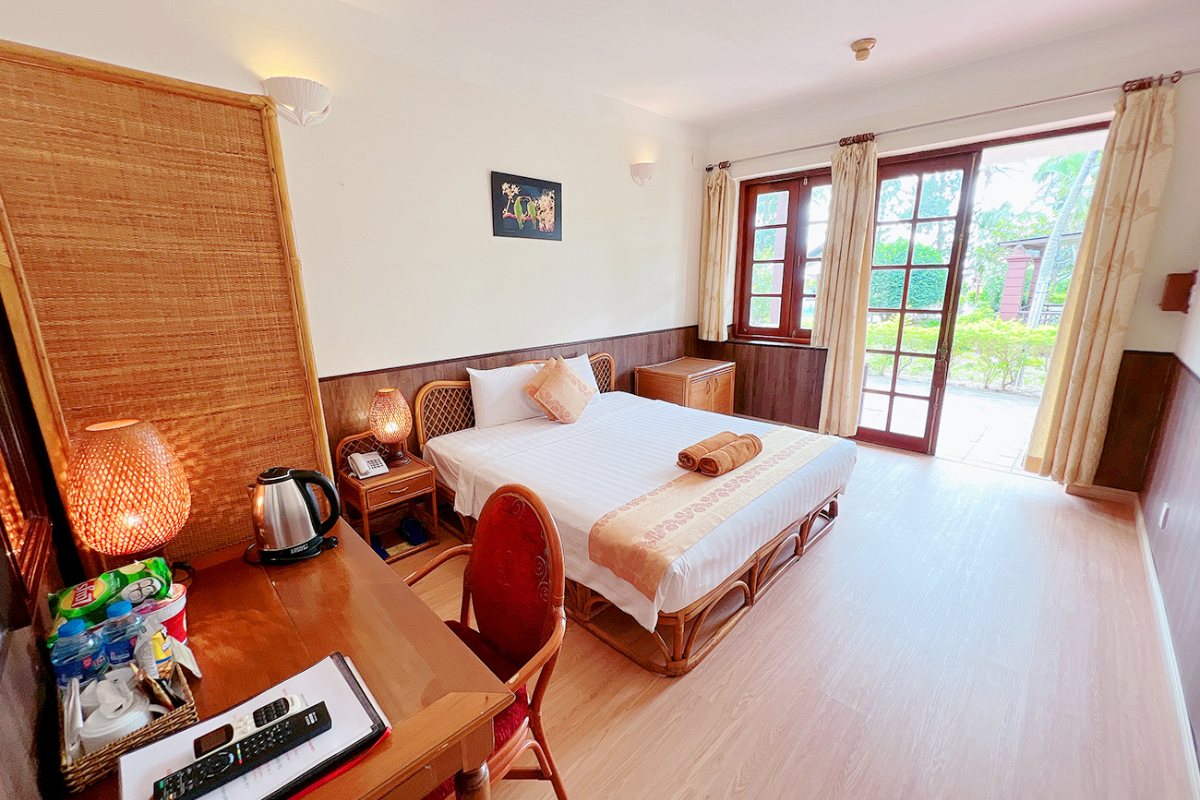 Bed in the Garden View room at Little Mui Ne Cottages