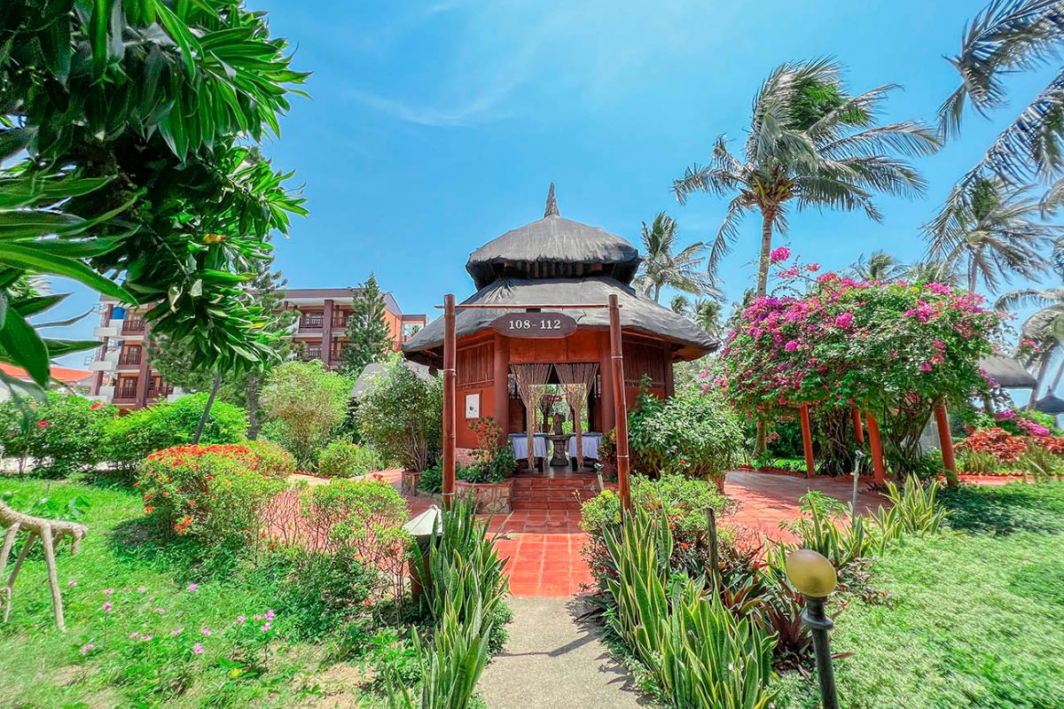Resort grounds at Little Mui Ne Cottages