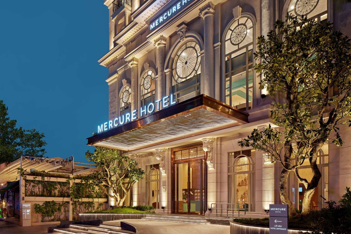 Entrance of Mercure Nha Trang Beach at night