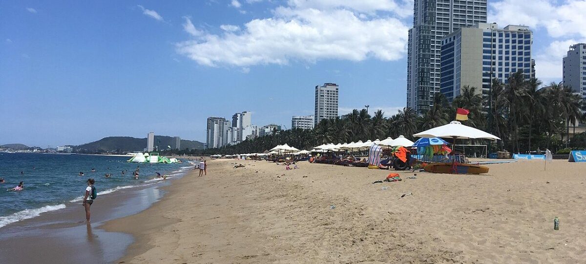 Halal Restaurants in Nha Trang 2026: 7 Verified Places by Area, from the Tourist Quarter to the Cham Kitchen Nha Trang beach with hotels along Tran Phu Street