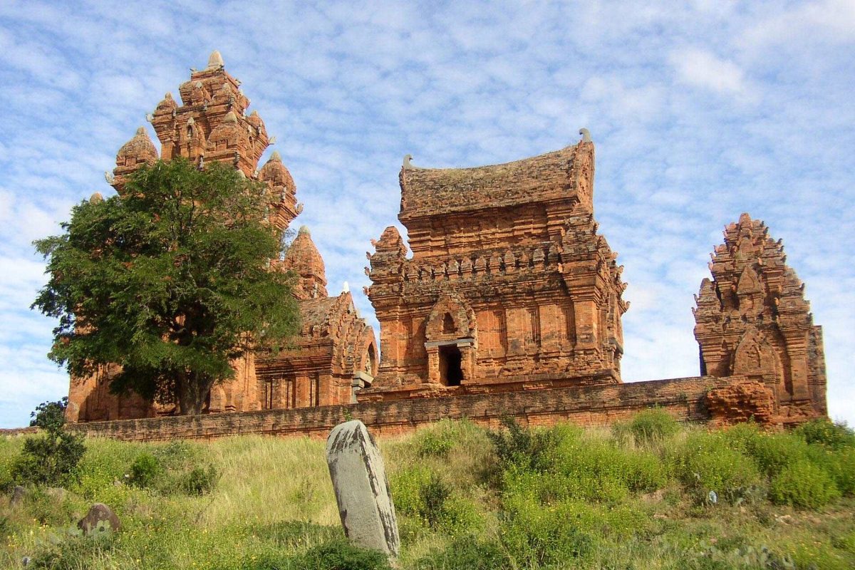 Muslim People in Vietnam 2026: Who Are Vietnamese Muslims? Cham Islam, Bani & Communities Po Klong Garai Cham towers on a hill near Phan Rang