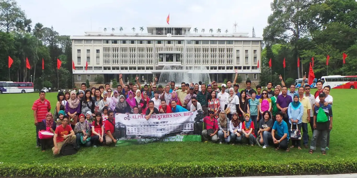 Saigon Muslim Tours group at Independence Palace, Ho Chi Minh City Saigon Muslim Tours group of Muslim travellers at Independence Palace, Ho Chi Minh City