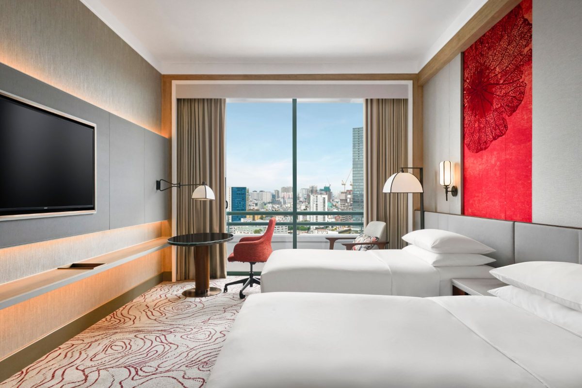 Deluxe Twin guest room at Sheraton Saigon Grand Opera Hotel
