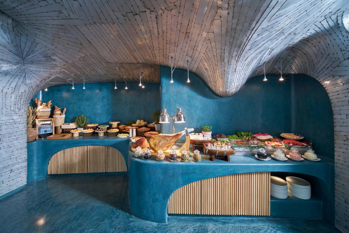 Buffet counter at Smith's Kitchen, Silverland Ben Thanh