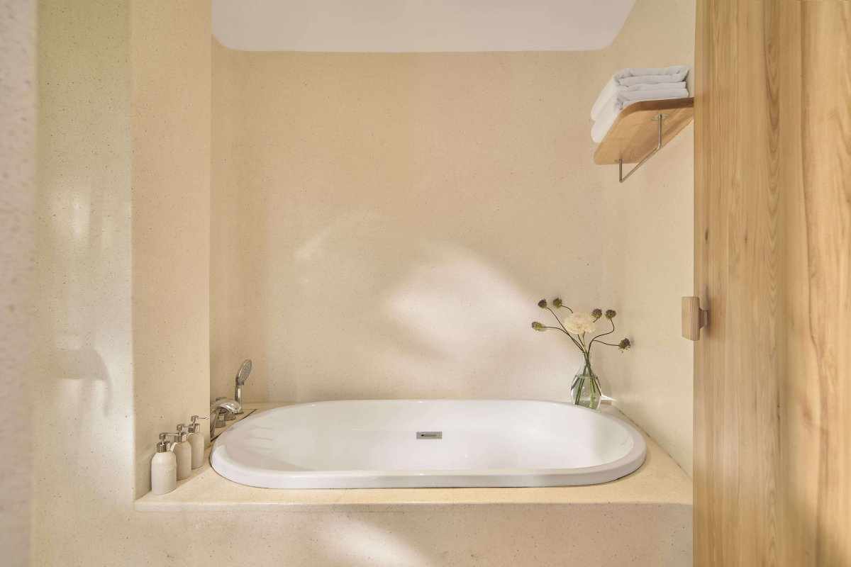 Bathtub in the Signature Ben Thanh room