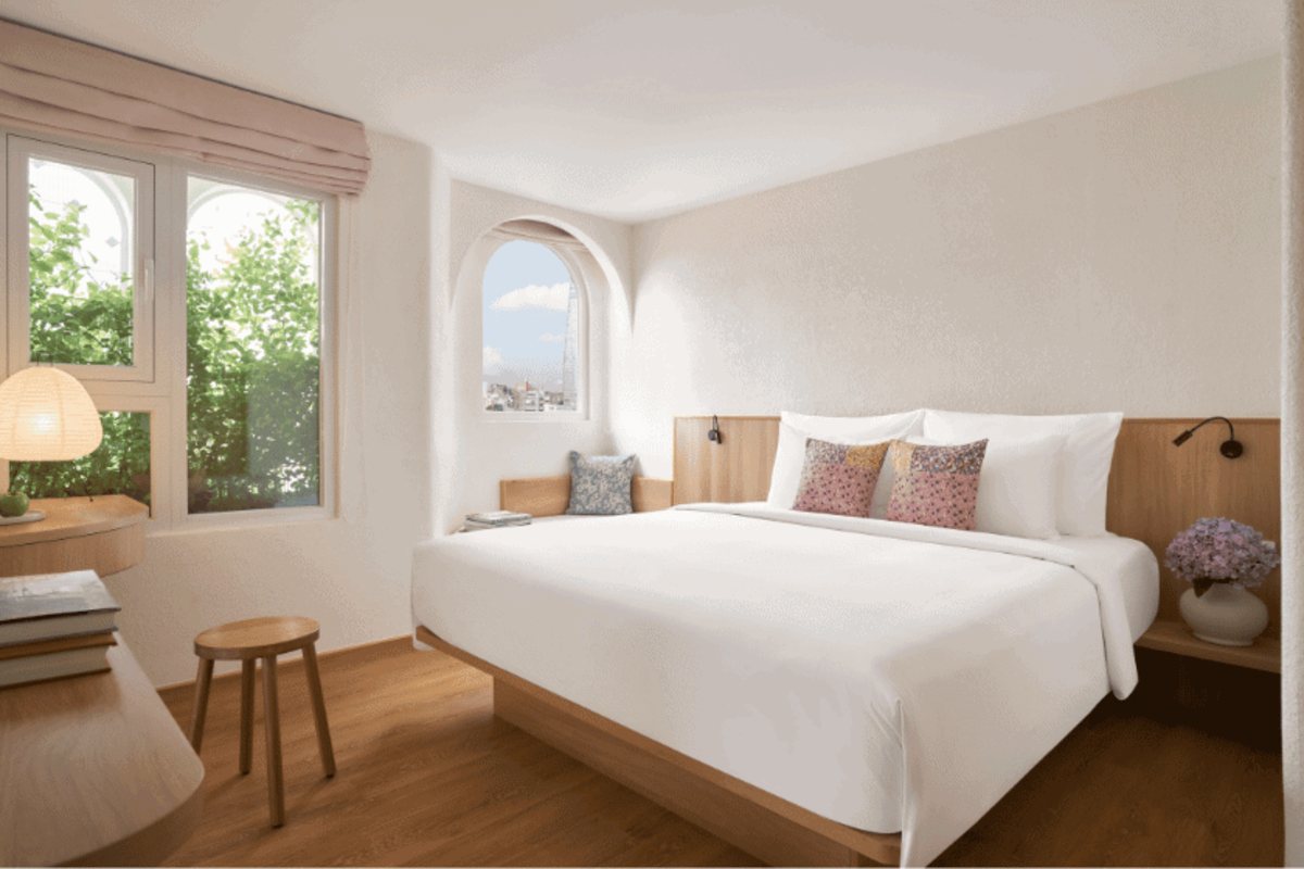 Splendid room with arched window at Silverland Ben Thanh