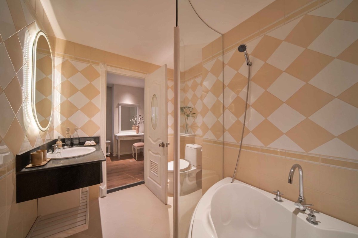 Cassia room bathroom at Silverland Mây Hotel