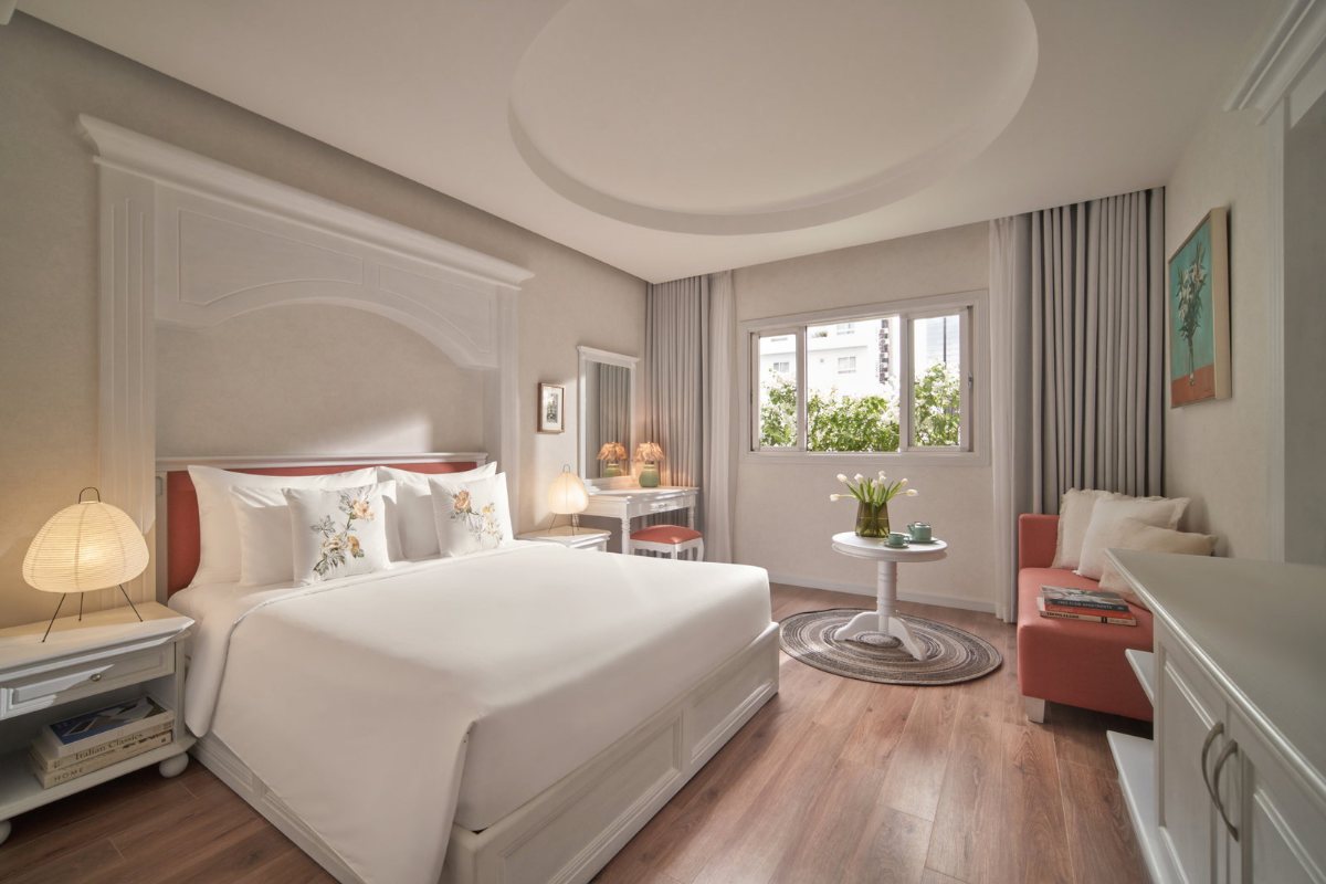 Cassia room with window at Silverland Mây Hotel
