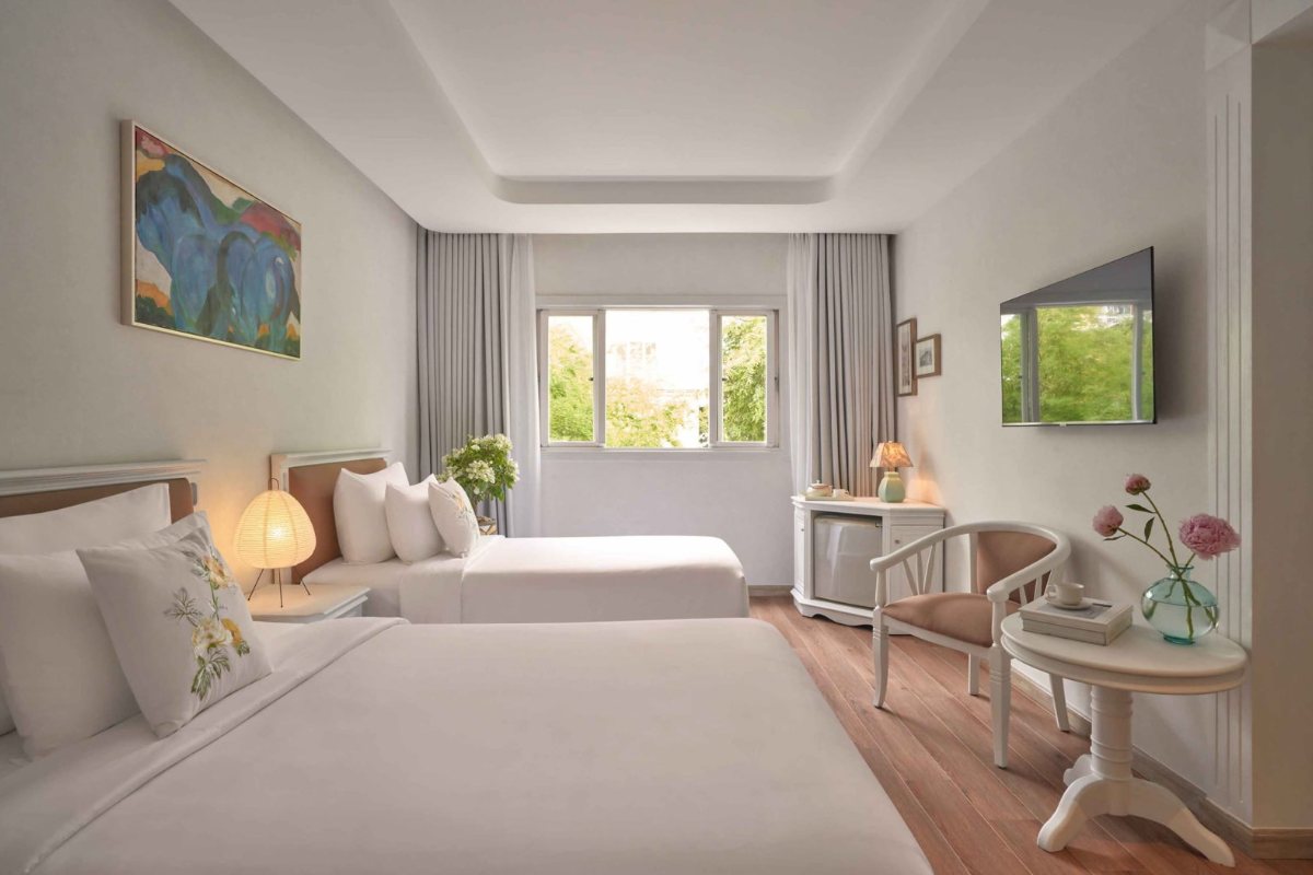 Flamboyant room at Silverland Mây Hotel