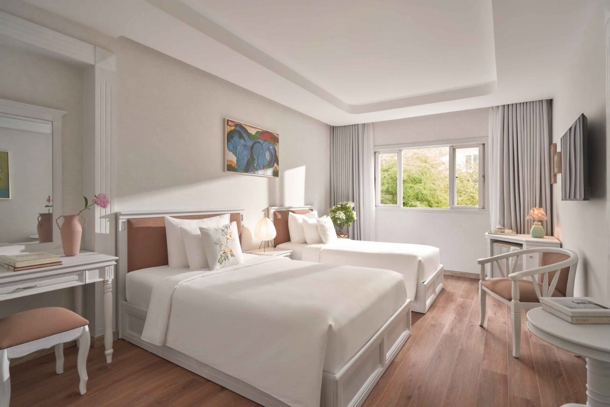 Flamboyant twin room at Silverland Mây Hotel