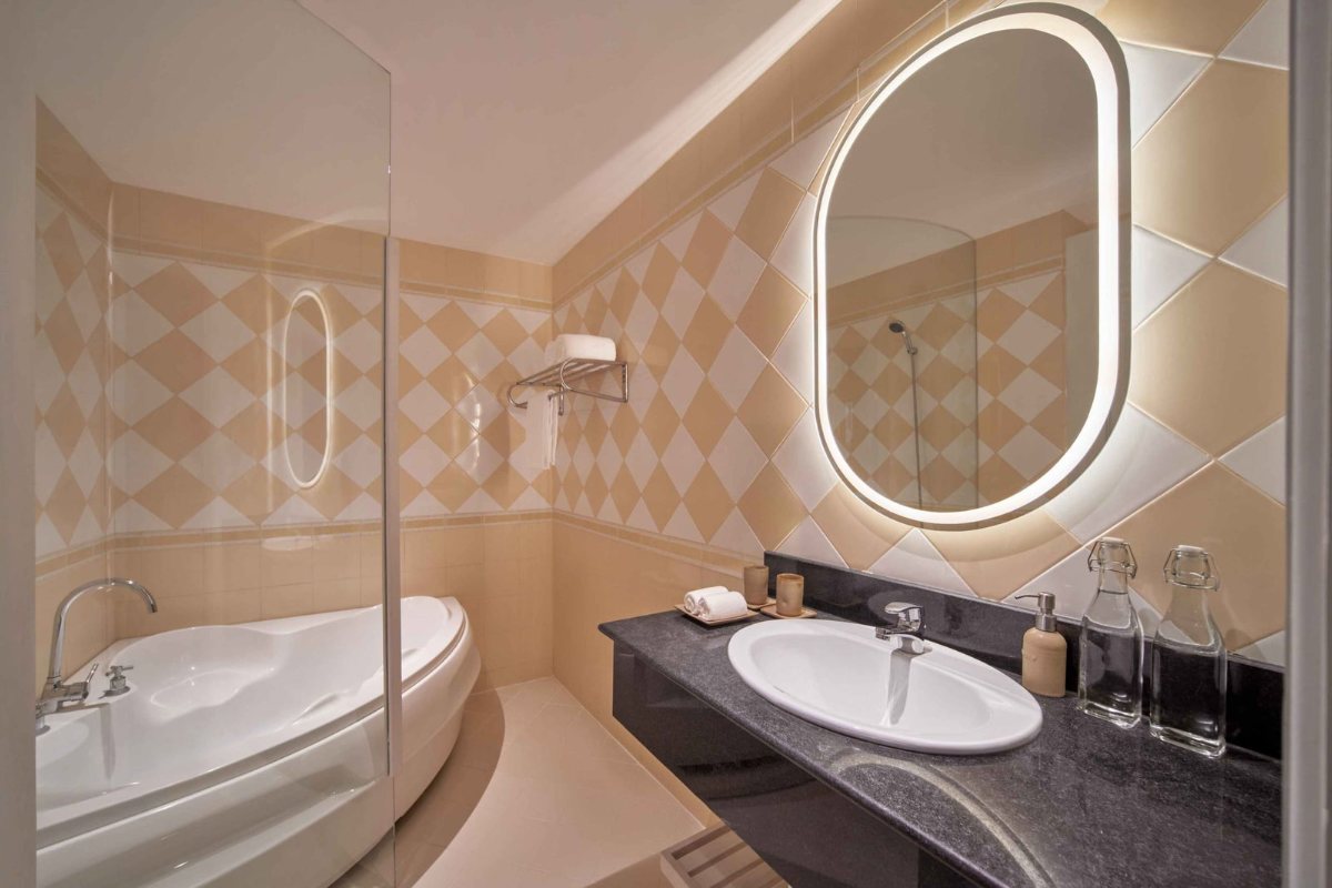 Narra room bathroom at Silverland Mây Hotel