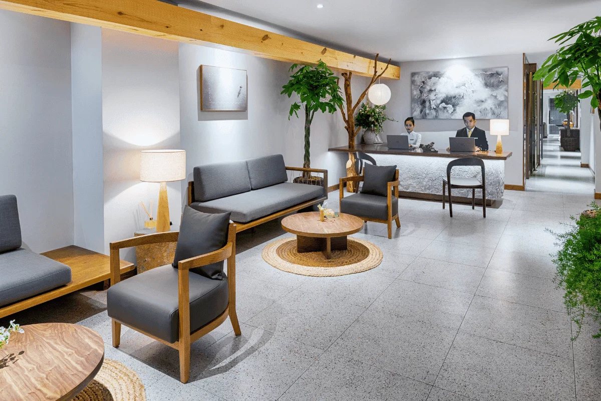 Lobby and lounge at Silverland Min Hotel