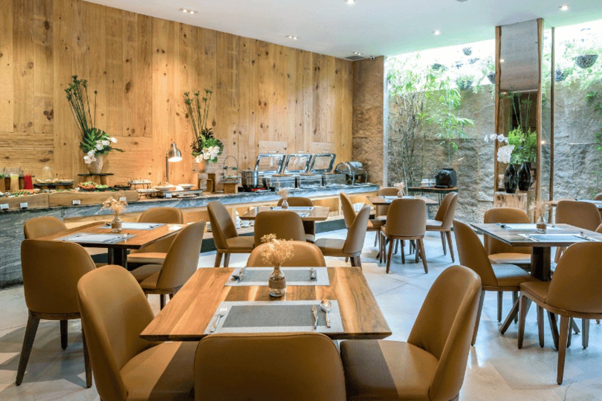Breakfast buffet at Yen Restaurant, Silverland Yen Hotel