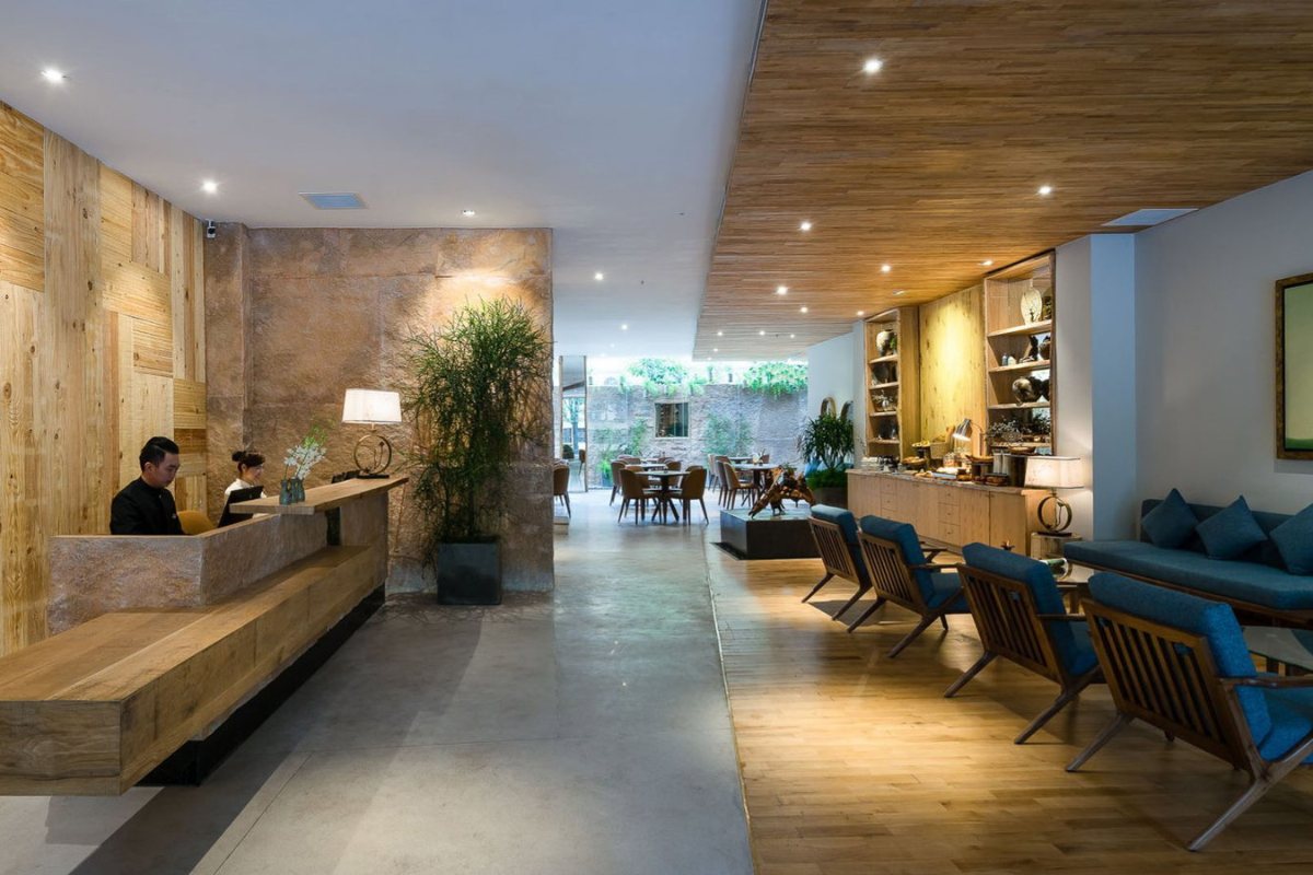 Reception desk at Silverland Yen Hotel