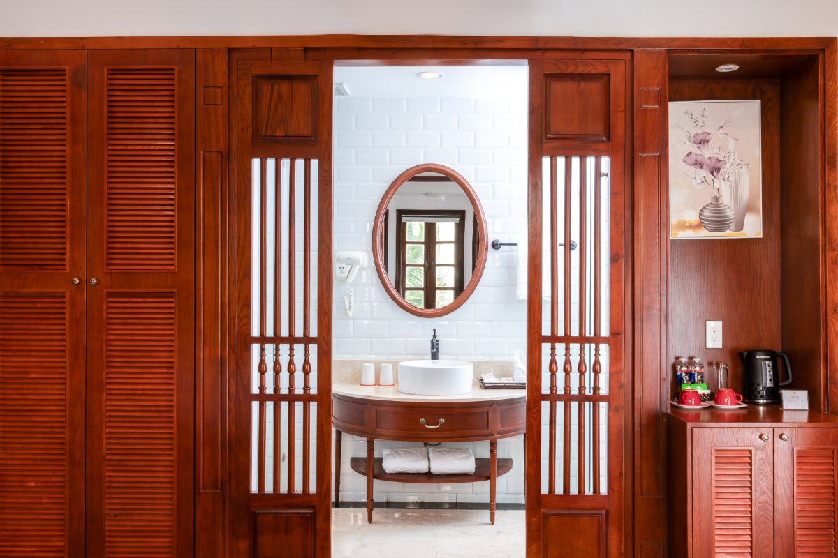 Bathroom of the Deluxe Cozy room at Sunny Beach Resort & Spa